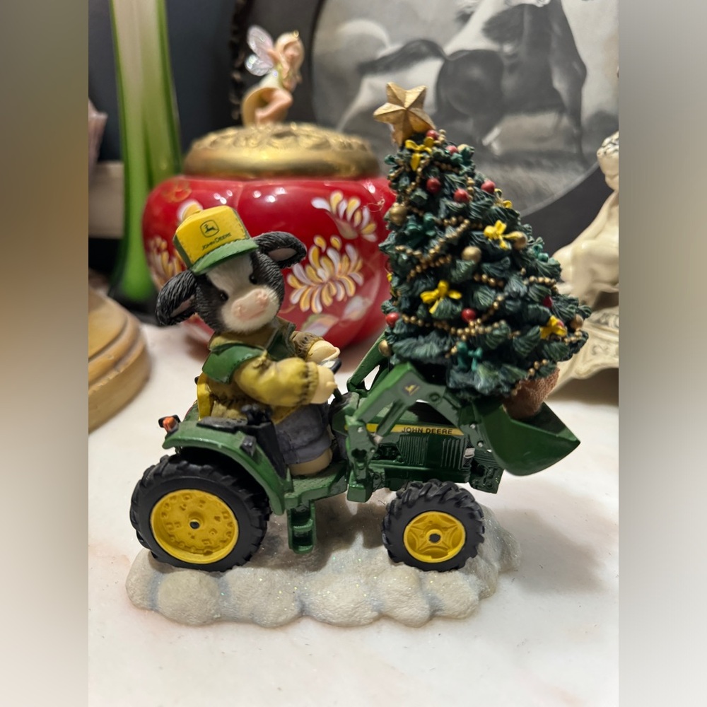 Enesco Mary's Moo Moos "Christmas Gives a Moo a Lift" (2001)